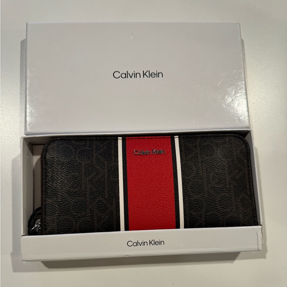 Calvin Klein  Zip Around Wallet with Wristlet Strap in SSQ Salsa Combo color